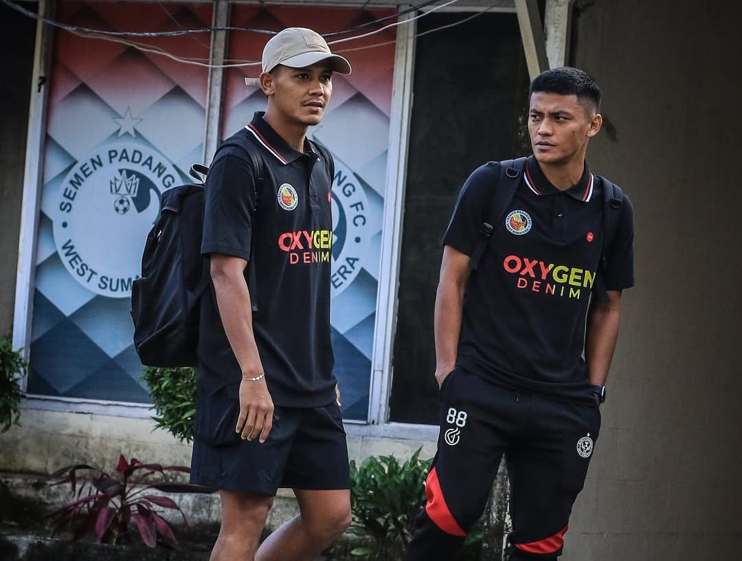 Leo Guntara dan Irsyad Maulana, bidik kemenangan di kandang Persib (Foto: @semenpadangfcid)